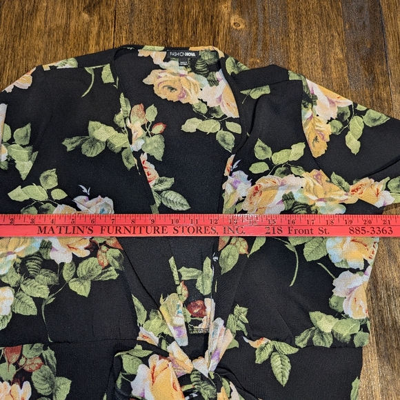 Fashion‎ Nova Black Floral Wrap Blouse - Picture 12 of 13